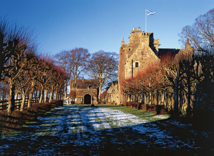 earlshall in snow ray cox